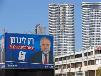 El malestar ante las imposiciones de los ultraortodoxos impulsa el auge electoral del ultra Lieberman