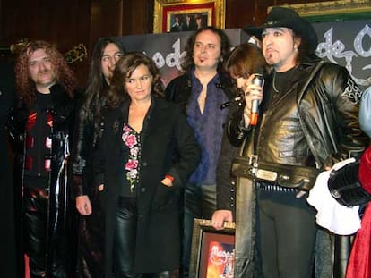 Carmen calvo con Mago de Oz