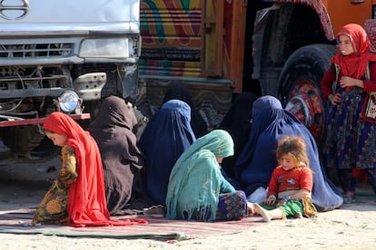 Afghan refugee women and children sit at a registration center after arriving from Pakistan near the Afghanistan-Pakistan border in Spin Boldak district of Kandahar province, Afghanistan, November 28 2023.