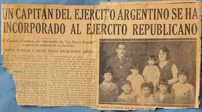 Recorte de periódico en el que se recoge la marcha de José María Frontera a la Guerra Civil española.