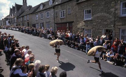 Una edición pasada de la tradicional carrera de Woolsack, en el pueblo de Tetbury.