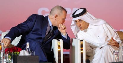 Willie Walsh, CEO de IAG, y Akbar Al Baker, su homólogo de Qatar Airways, en febrero.