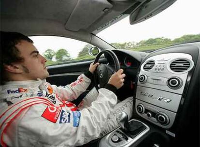 Fernando Alonso,  en el circuito de Goodwood.