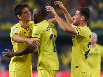 Los jugadores del Villarreal celebran un gol.