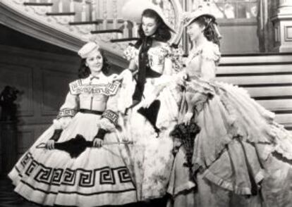La actriz Ann Rutherford (izquierda), en una escena de Lo que el viento se llevó (1939).