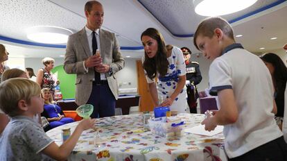 Los duques de Cambridge, durante su visita al Keech Hospice Care.