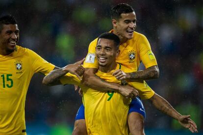 Gabriel Jesús (c) celebra su gol contra Venezuela