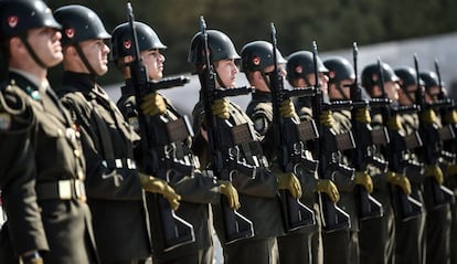 Militares turcos en Canakkale, durante el 103 aniversario de la batalla de Gallipoli, clave en la I Guerra Mundial.