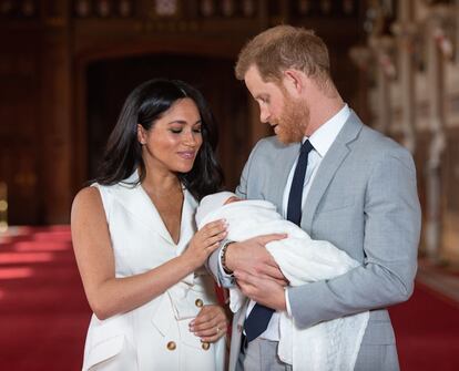 En la presentación de Archie Harrison fue el duque de Sussex quien sostuvo al niño en brazos.