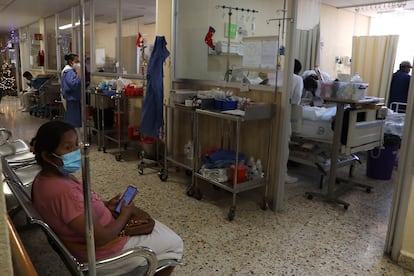 Interior del hospital Doctor Aurelio Valdivieso en Oaxaca, el 8 de enero.