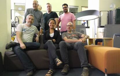 El equipo de Nuzzel, con los fundadores a la izquierda. El que está sentado es Jonathan Abrams y el que está de pie, Kent Lindstrom.