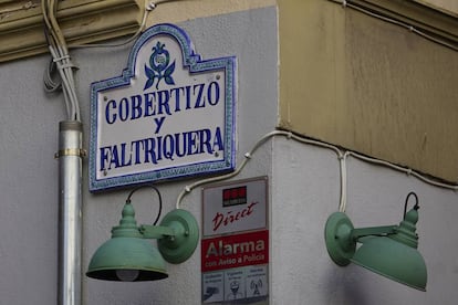 La calle Cobertizo y Faltriquera de Granada. 