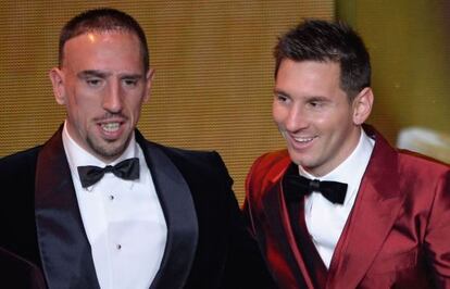 Rib&eacute;ry y Messi, durante la ceremonia.