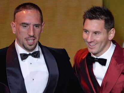 Rib&eacute;ry y Messi, durante la ceremonia.