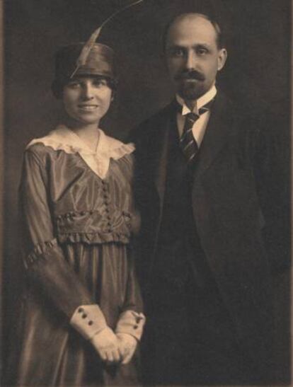 Zenobia Camprub&iacute; y Juan Ram&oacute;n Jim&eacute;nez, el d&iacute;a de su boda, en la iglesia de St. Stephen, en Nueva York, el 2 de marzo de 1916.