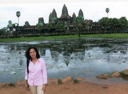 La autora de la carta, frente a uno de los impresionantes templos de Angkor, cerca de la ciudad camboyana de Siem Reap.