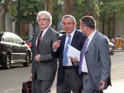 El ex director general de la CAM, Roberto López Abad, a su llegada a la Audiencia Nacional en julio de 2012.