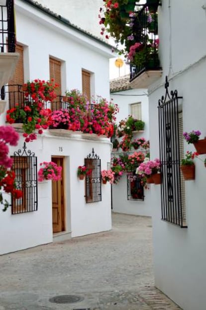 Una de las calles del barrio de la Villa de la localidad cordobesa.