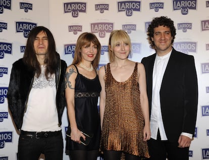 Dover en 2010, el año que publicaron 'I ka kené'. De izquierda a derecha, Jesús Antúnez (batería), Amparo Llanos (guitarra), Cristina Llanos (voz y guitarra) y Samuel Titos (bajo). 