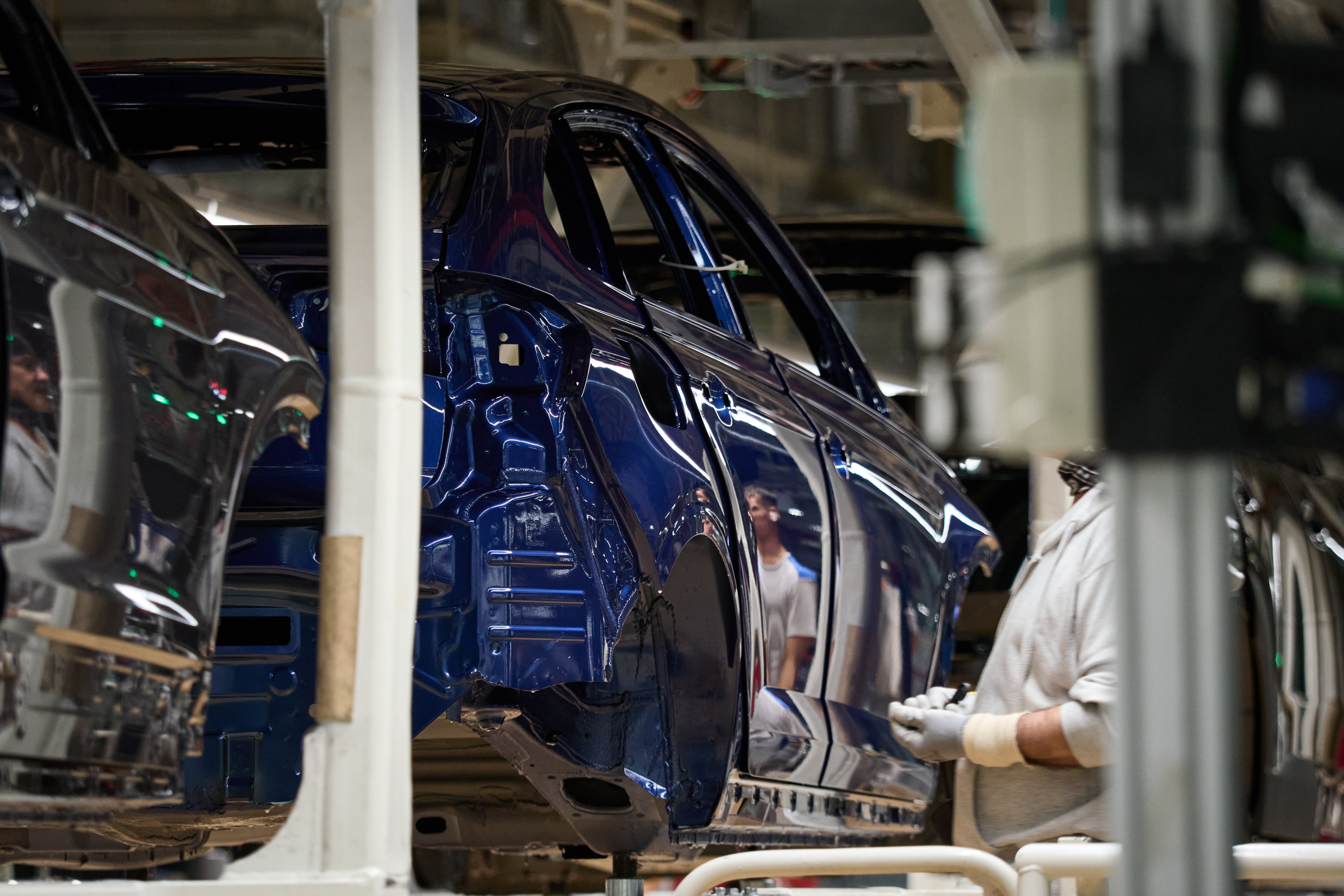 La producción de coches en España se encamina a su tercer año consecutivo de caídas en pleno cambio al vehículo eléctrico