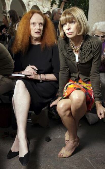 Grace Coddington y, a la derecha, Anna Wintour en la semana de la moda de Milán en 2010.