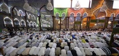Chi&iacute;tas musulmanes en la oraci&oacute;n, en la ciudad santa de Kerbala, Irak.