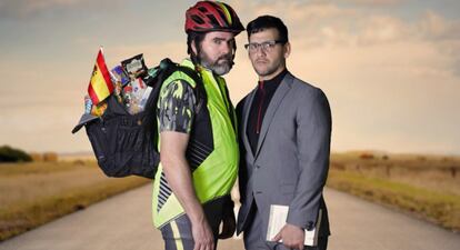 Fernando Soto (izquierda) y Fran Perea, en 'El ciclista utópico'.