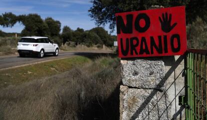 Carteles en contra de la mina en la zona de Retortillo.