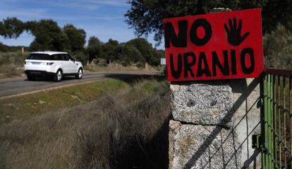 Carteles en contra de la mina en la zona de Retortillo.