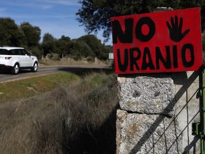 Carteles en contra de la mina en la zona de Retortillo.