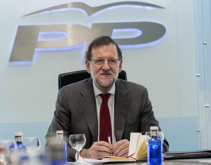 El presidente del Gobierno español, Mariano Rajoy, que ha presidido hoy la reunión del Comité de Dirección del PP y ha felicitado a Macri por el triunfo.
