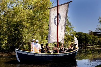 El barco 'S. S. Hangover', de Ragnar Kjartanson, una de las instalaciones artísticas en Central Park.