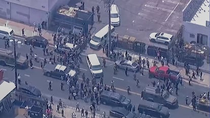 Captura del video del operativo de las autoridades federales de inmigración, en Los Ángeles, el viernes 6 de junio de 2025.