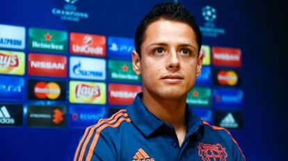 Chicharito en conferencia de prensa antes del partido con Barcelona.