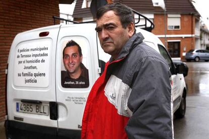 El padre de la víctima, en Terrassa.