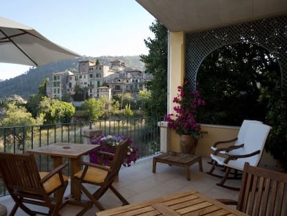 Terraza con vistas en el Es Petit Hotel Valldemossa, en Mallorca. 