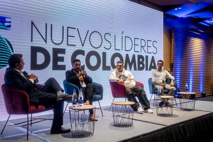 Leonel Domicó, guardián embera de los derechos LGBTIQ; Henry Arteaga; artista y líder comunitario y Felipe Henao conversan con Gabriel de las Casas, periodista de Caracol Radio, en el foro '75 nuevos líderes de Colombia', el 13 de diciembre de 2023.