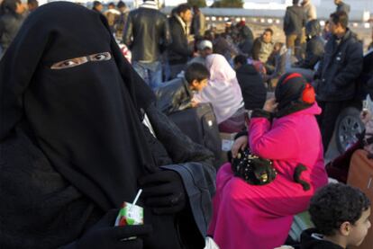 Refugiados procedentes de Libia en el paso fronterizo de Ras el Ajdir