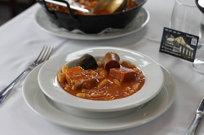 Uno de sus platos estrella es el pote asturiano, que quedó en el segundo puesto en la tercera edición del concurso de pote asturiano. Una de las recetas más emblemáticas del recetario astur, eclipsada por el brillo y reconocimiento de la fabada.