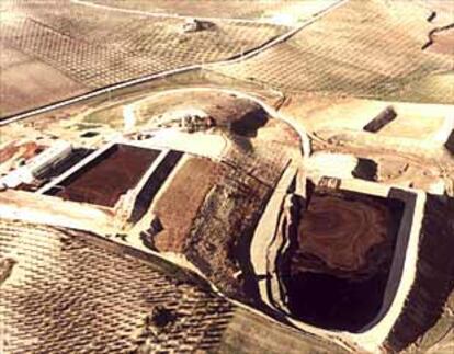 Balsas de almacenamiento de orujo y alpechín en Baena (Córdoba).