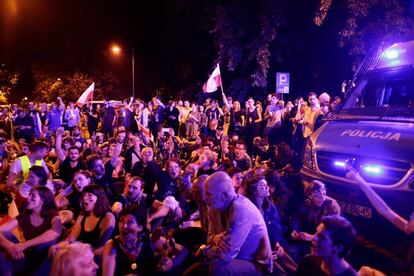 Manifestantes durante las portestas frente al Parlamento.