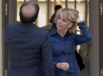 La presidenta madrileña, Esperanza Aguirre, junto al jefe del Gobierno de Castilla y León, Juan Vicente Herrera.