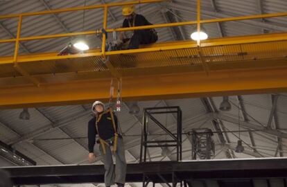 Durante la inauguración, se realizó una demostración de un rescate de un trabajador accidentado en altura.