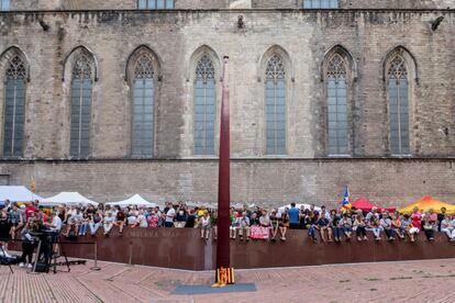 Ofrenda floral que el presidente de la Generalitat, Quim Torra, y otros miembros del ejecutivo catalán han realizado.