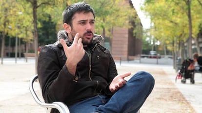 Ramón Espinar, en un parque cercano a su domicilio, durante la entrevista.