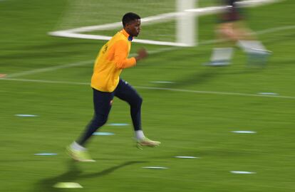 Ansu Fati entrena en Riad para el partido del Barcelona contra el Real Madrid.