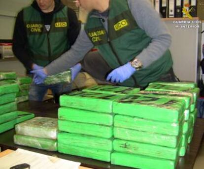 Bloques de cocaína decomisados por la Guardia Civil en el Ensanche de Vallecas.