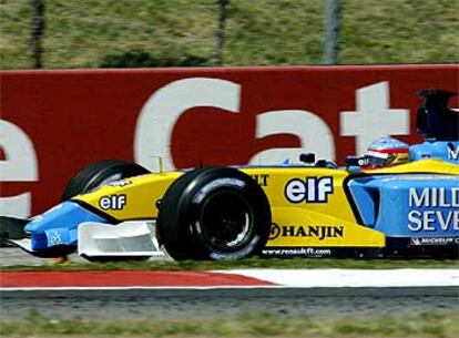 Fernando Alonso, durante la segunda sesión de entrenamientos libres en el Circuito de Montmeló.