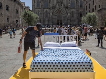 El Ayuntamiento ha instando una cama en la Plaza de la Catedral 