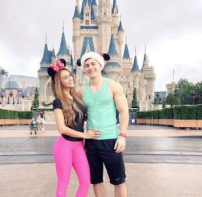 Yanet con su novio en Disney World, en Orlando, Estados Unidos. La foto fue publicada en el Instagram de la presentadora.